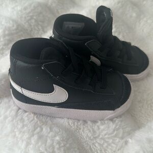 Toddler Nike sneakers 6C